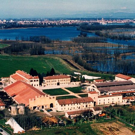 Agriturismo Corte Virgiliana Virgilio Eksteriør billede