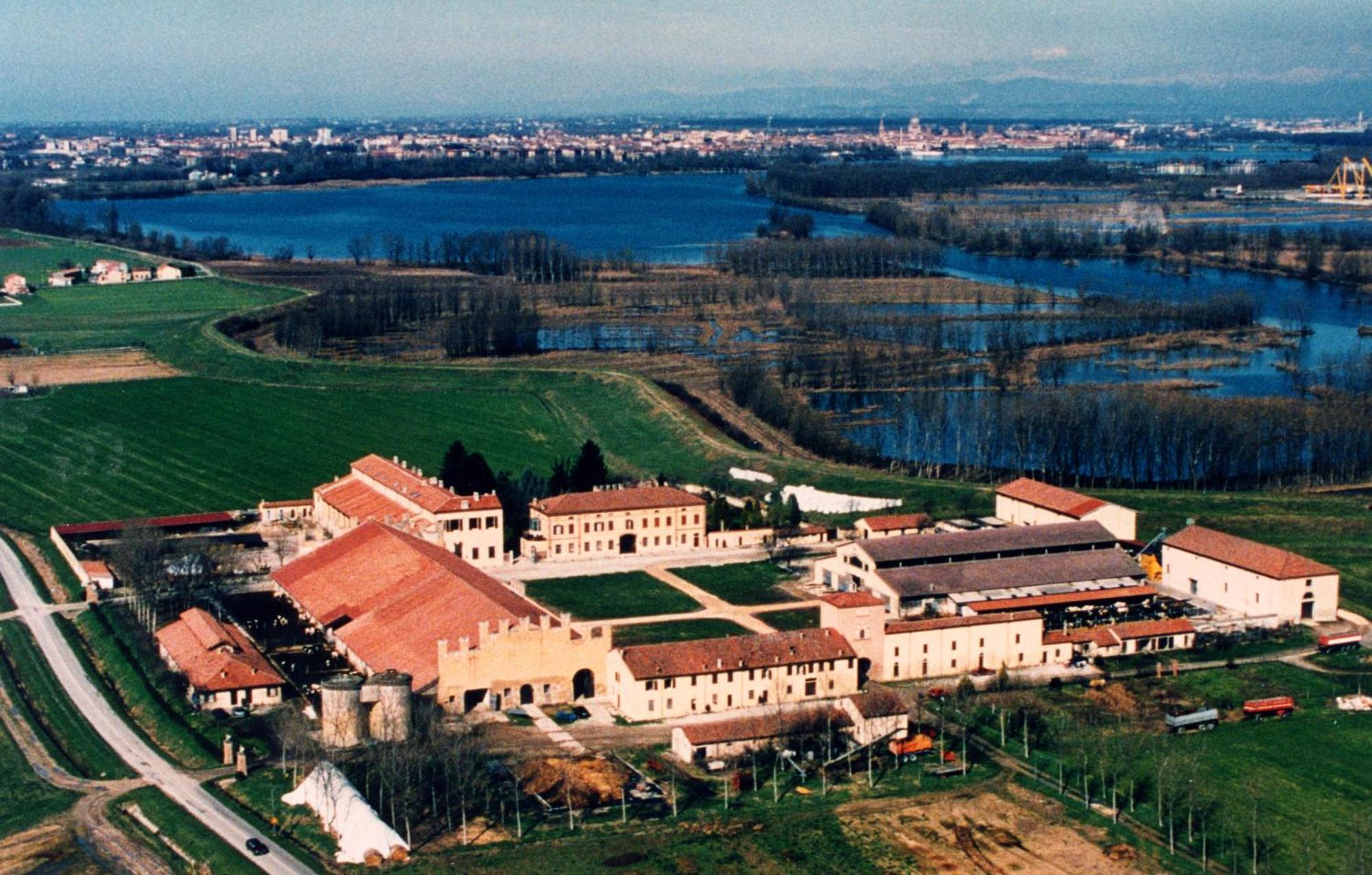Agriturismo Corte Virgiliana Virgilio Eksteriør billede